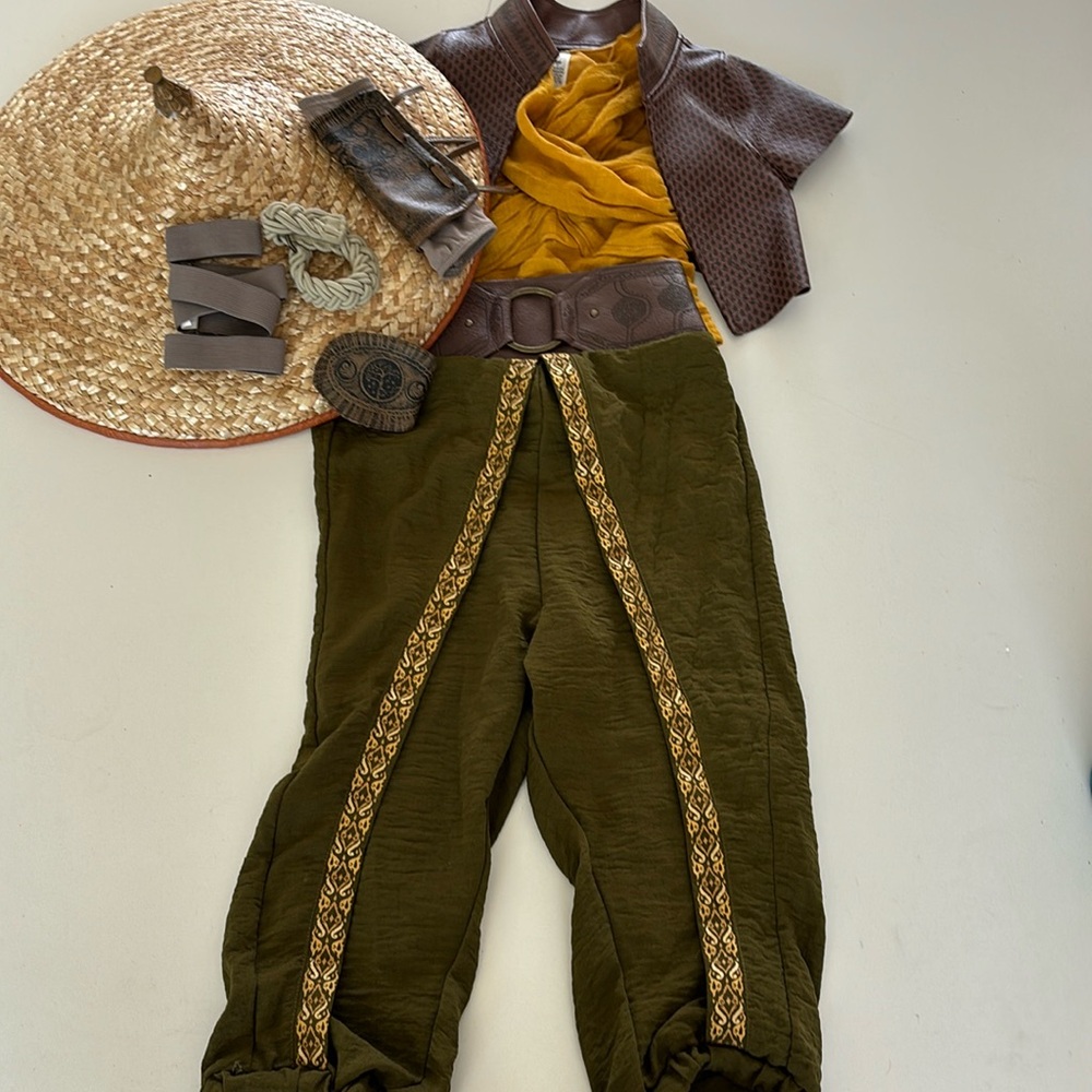 Official Disney Raya costume size 5/6